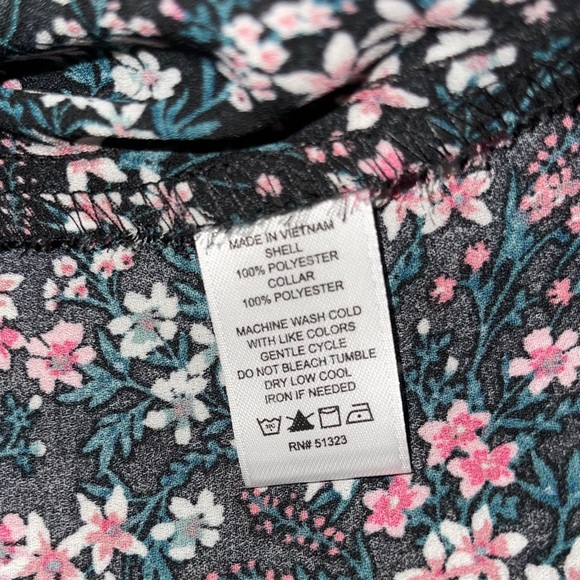 CECE Peter Pan Collar Blouse - Picture 5 of 7